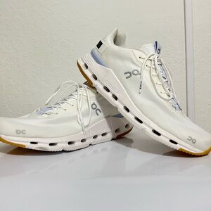 SOLD! ON CLOUDNOVA Women’s Running Shoes. Size 10. Discontinued Color.